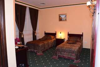 Отель Hotel Central Слобозия Двухместный номер с 2 отдельными кроватями-2