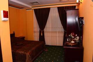 Отель Hotel Central Слобозия Стандартный номер с кроватью размера "king-size"-9